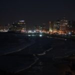 Pobřeží Tel Avivu v noci