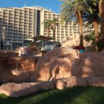 Pobřeží Eilatu lemují desítky hotelů.