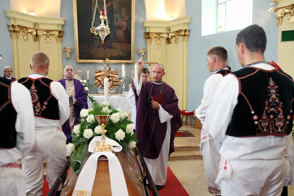 Pohřeb P. Josefa Malára v Nové Lhotě 8. 8. 2010.