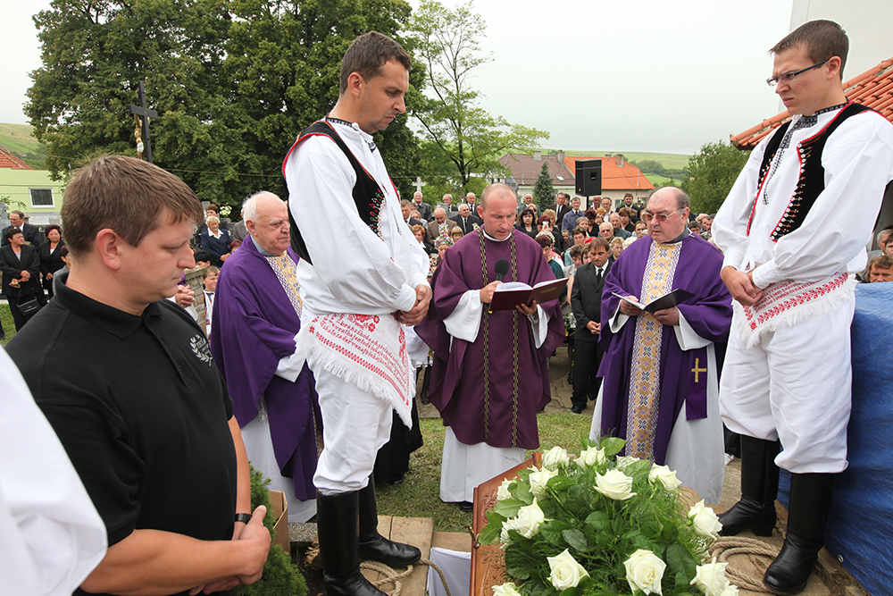 Pohřeb P. Josefa Malára v Nové Lhotě 8. 8. 2010.