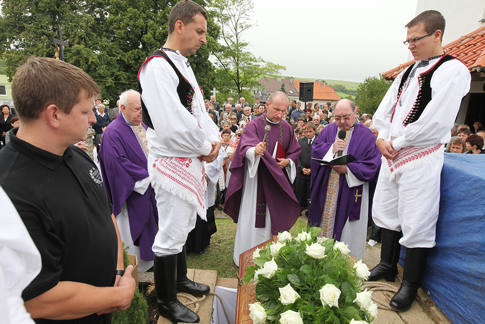 Pohřeb P. Josefa Malára v Nové Lhotě 8. 8. 2010.