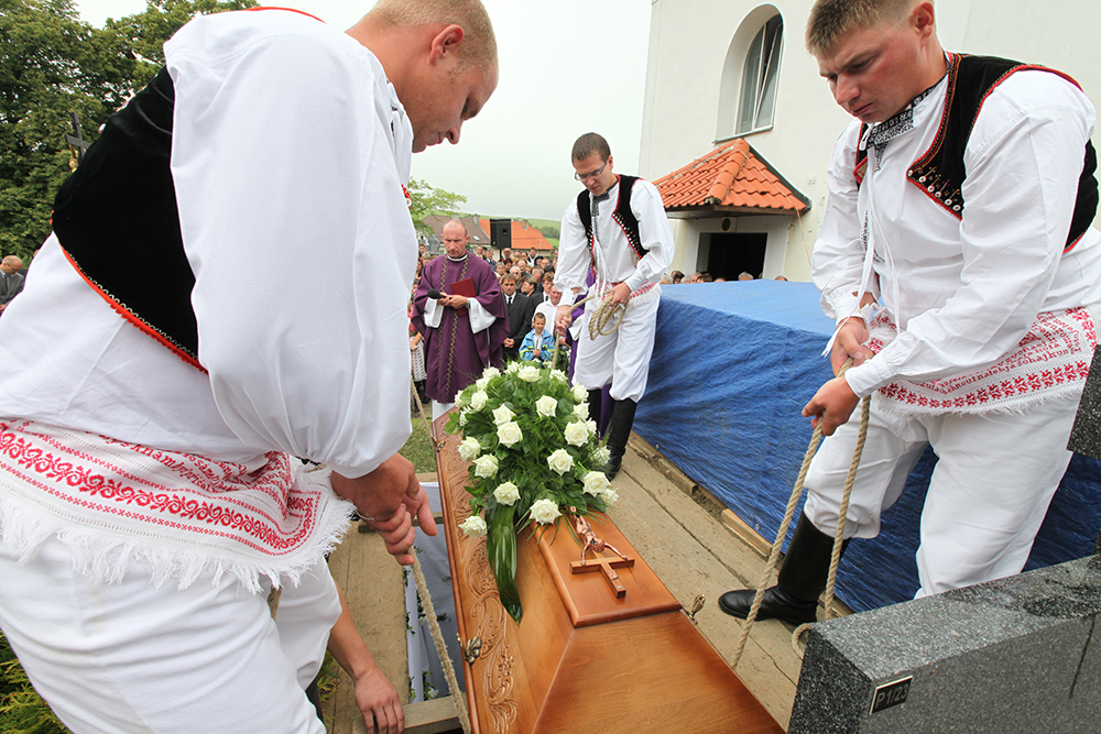 Pohřeb P. Josefa Malára v Nové Lhotě 8. 8. 2010.