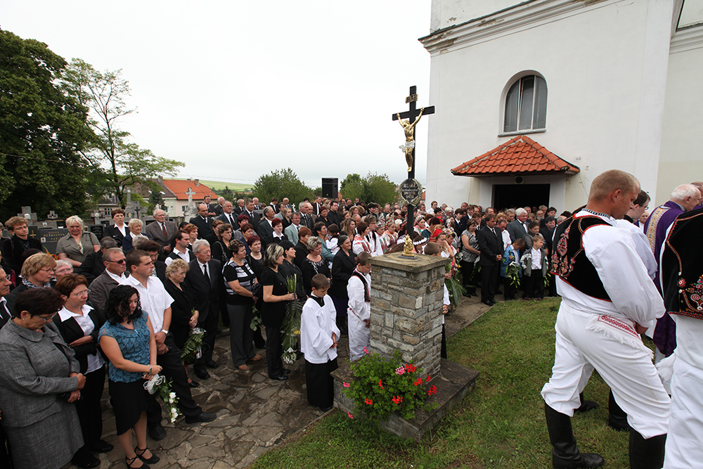 Na pohřeb přijeli i bývalí farníci z Bavorska.