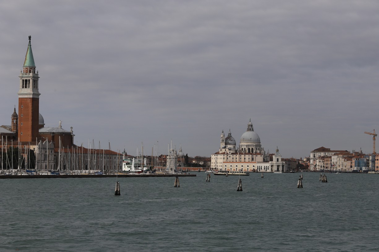 Už z lodi se nabízely krásné pohledy na Benátky.