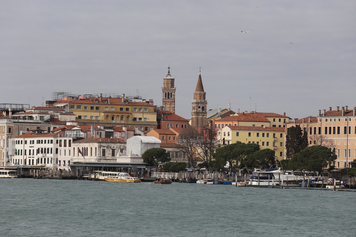 Krásný pohled na Benátky z lodi