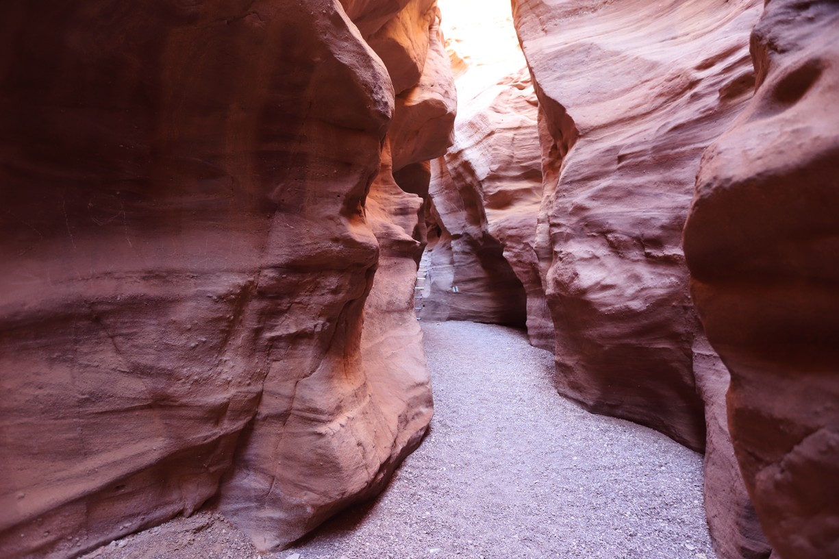 Red Canyon bez turistů v ranním rozbřesku