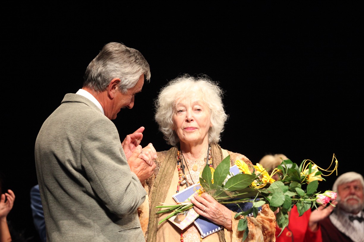 Gratulace k 83. narozeninám Květy Fialové ve Slováckém divadle.