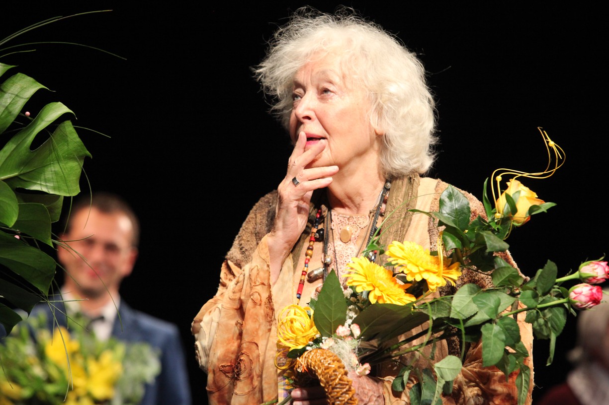 Gratulace k 83. narozeninám Květy Fialové ve Slováckém divadle.