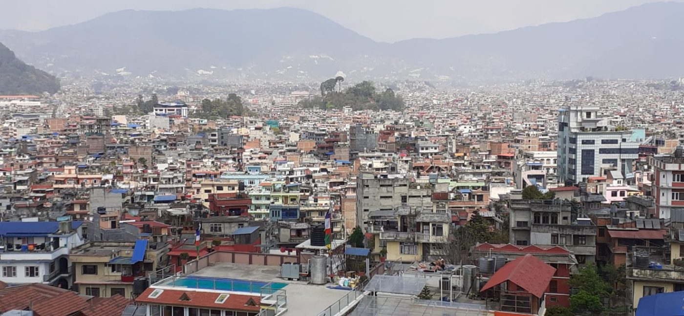 Z terasy hotelu se turistům nabízí krásný výhled na Káthmándú. Foto: Iva Stafová