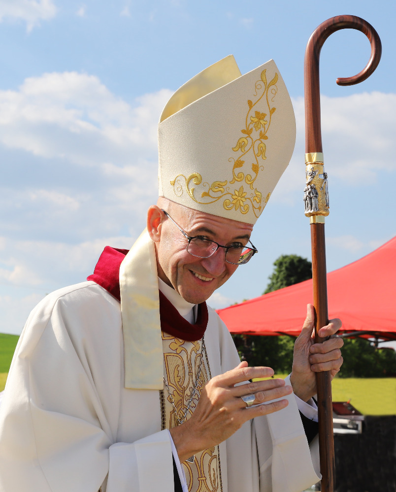 Sobotní mši svatou sloužil polský arcibiskup z Katovic Adrian Galbas SAC.