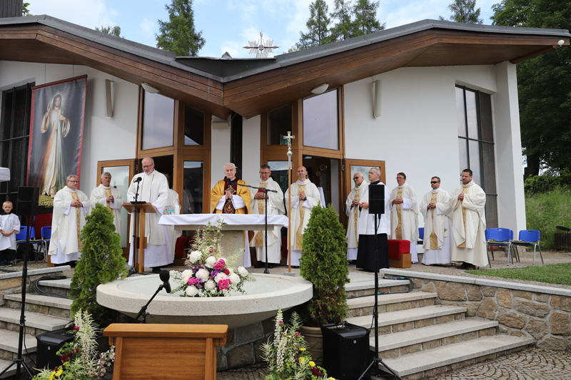 Úvodní mše sv. Kongresu Božího milosrdenství s biskupem Vojtěchem Cikrlem. 