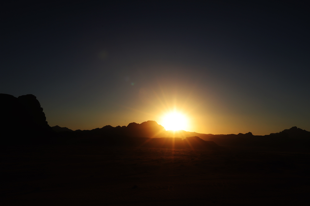 Západ slunce na poušti Wadi Rum