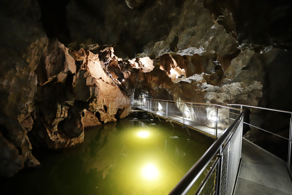Veřejnost se do Císařské jeskyně dostane pouze jednou za rok při pouti.