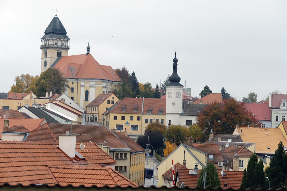 Pohled na město Dačice od kláštera Bosých karmelitánek.