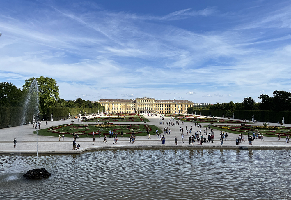 Zámecký park Schönbrunn leží na obrovské rozloze.