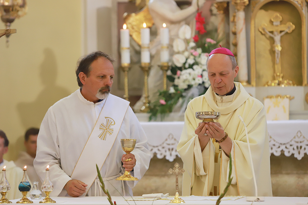 Mši svaté předsedal olomoucký biskup Antonín Basler.