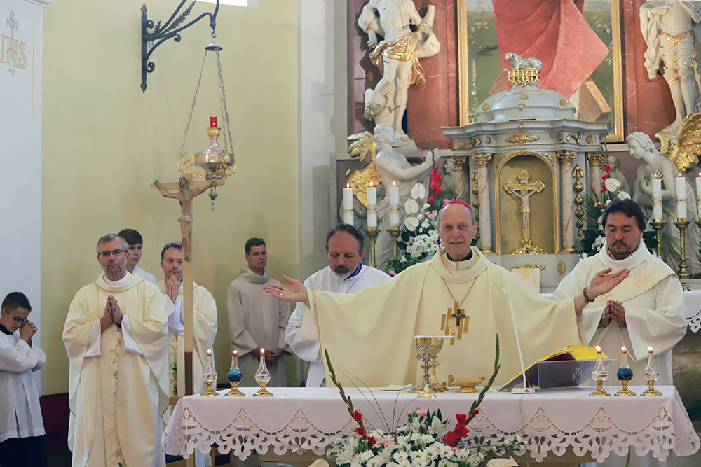 Mši svaté předsedal olomoucký biskup Antonín Basler.