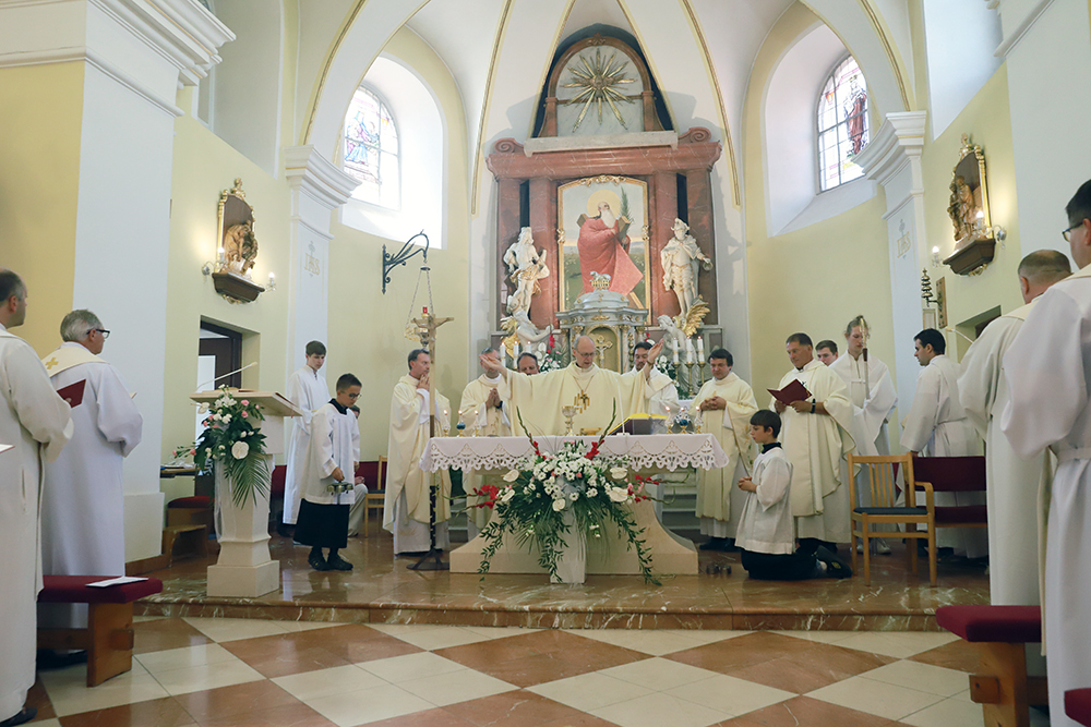 Mši svaté předsedal olomoucký biskup Antonín Basler.