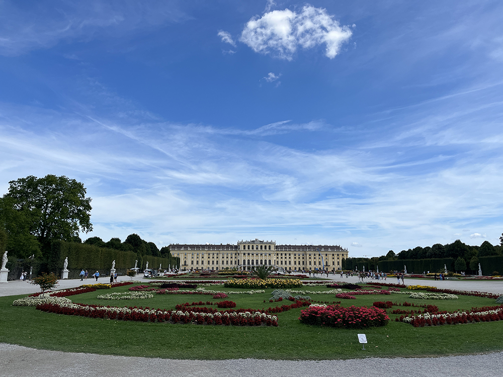 Zámecký park Schönbrunn leží na obrovské rozloze.