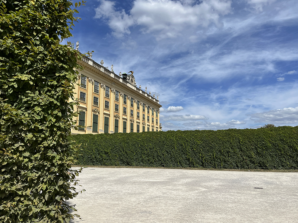 Zámecký park Schönbrunn leží na obrovské rozloze.