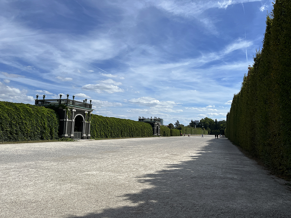 Zámecký park Schönbrunn leží na obrovské rozloze.
