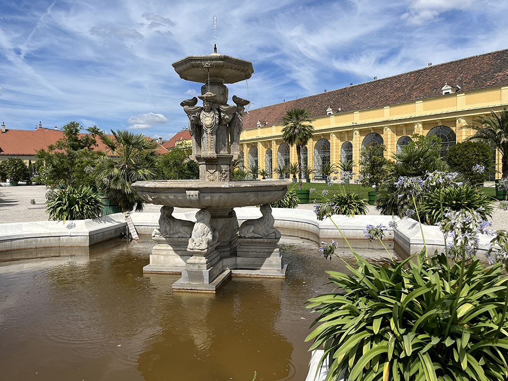 Oranžerie zámeckého parku Schönbrunn.