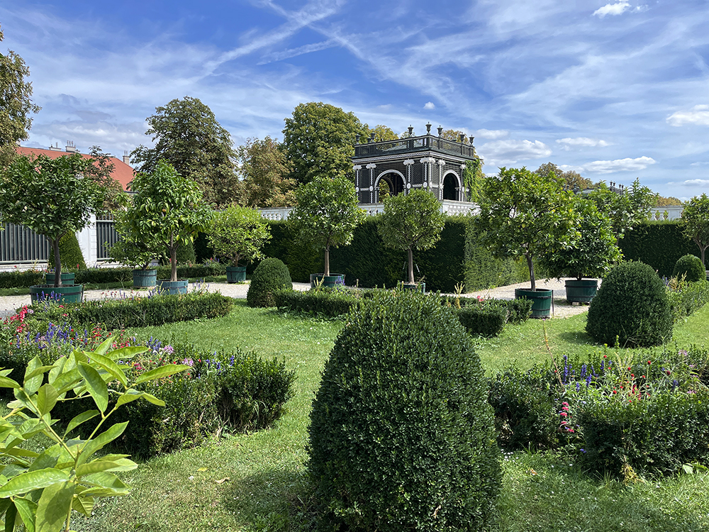 Oranžerie zámeckého parku Schönbrunn.