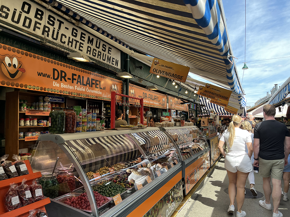 Tržnice Naschmarkt.