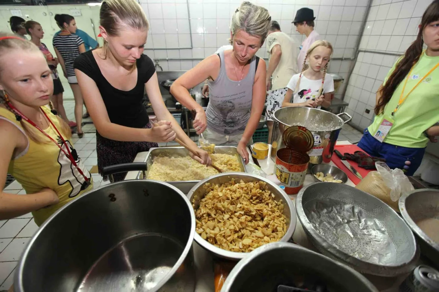 Jeden den účastníci kyjovské expedice připravili pro ostatní účastníky festivalu tradiční moravské jídlo.