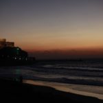 Soumrak na pláži v Jaffa