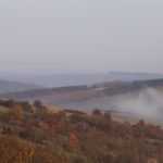 Nad Suchovem se mně naskytl takovýto pohled do údolí se zbytkem mlhy...