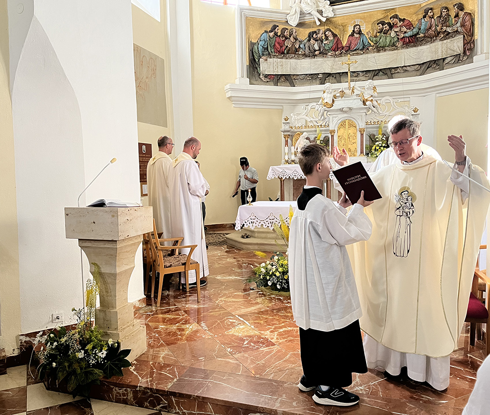 První mši sv. ráno sloužil spirituál Kněžského semináře v Olomouci P. Vladimír Schmidt.