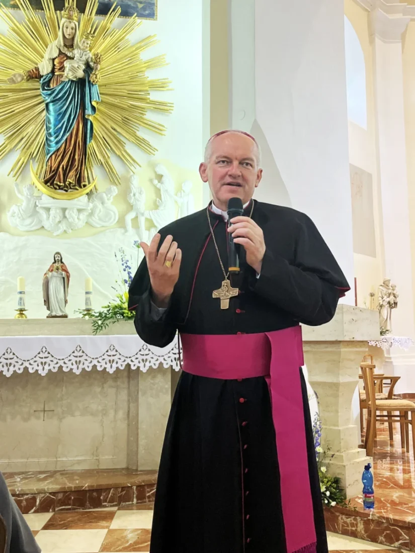 Po adoraci následovala beseda s arcibiskupem Nuzíkem.