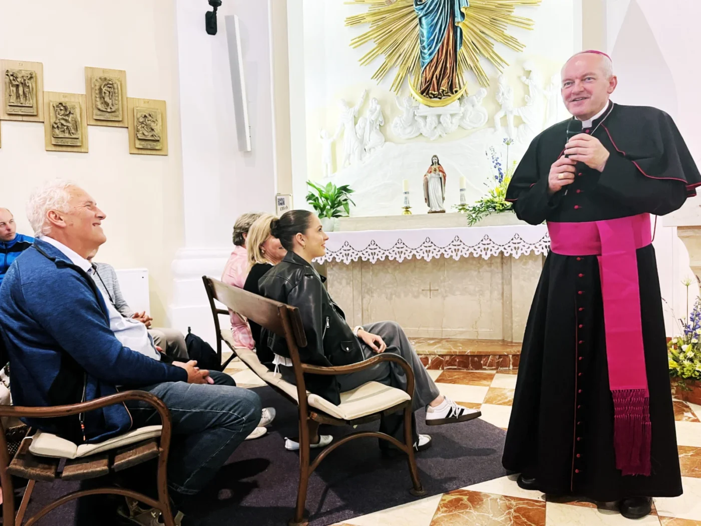 Po adoraci následovala beseda s arcibiskupem Nuzíkem.