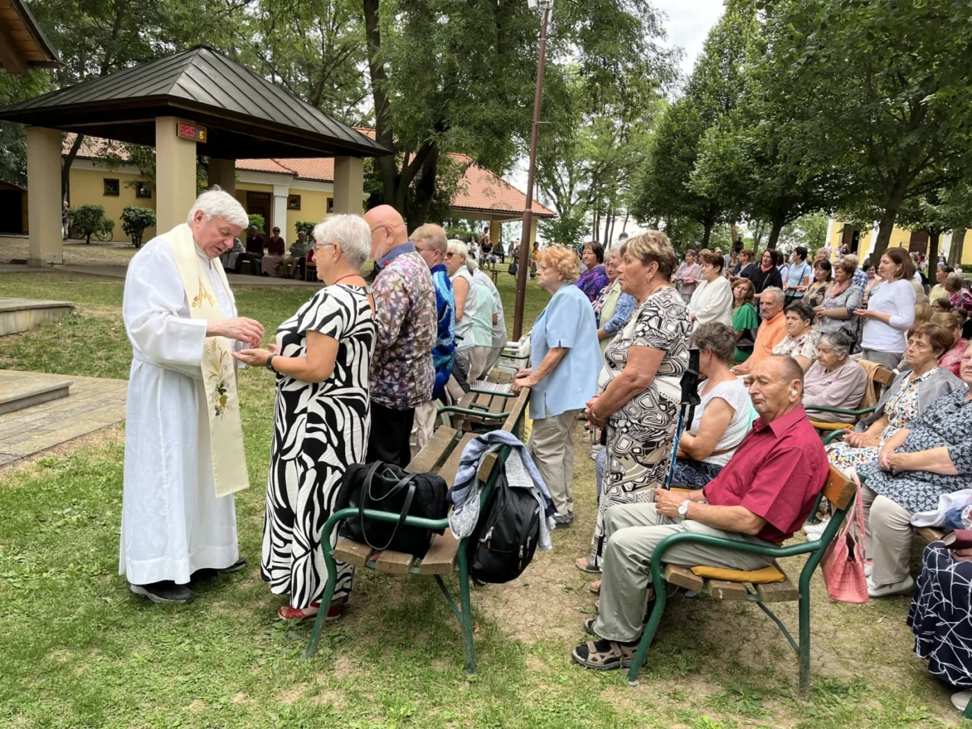 Během mše kněží udíleli zájemcům pomazání nemocných.