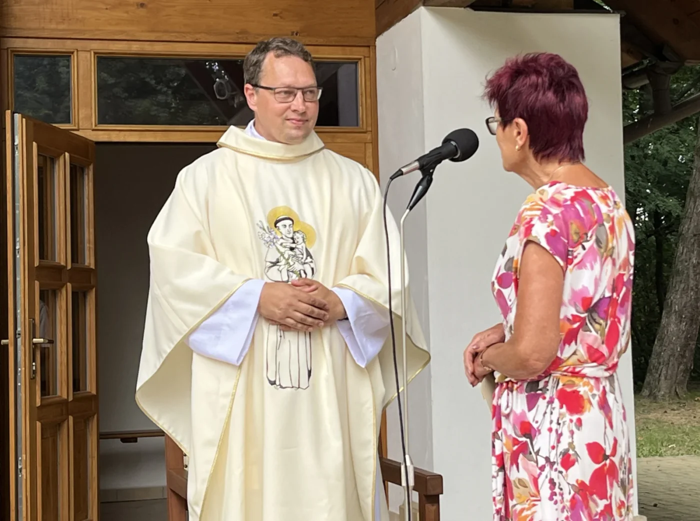 Novoknězi poděkovala za Matici svatoantonínskou Marie Špirudová.