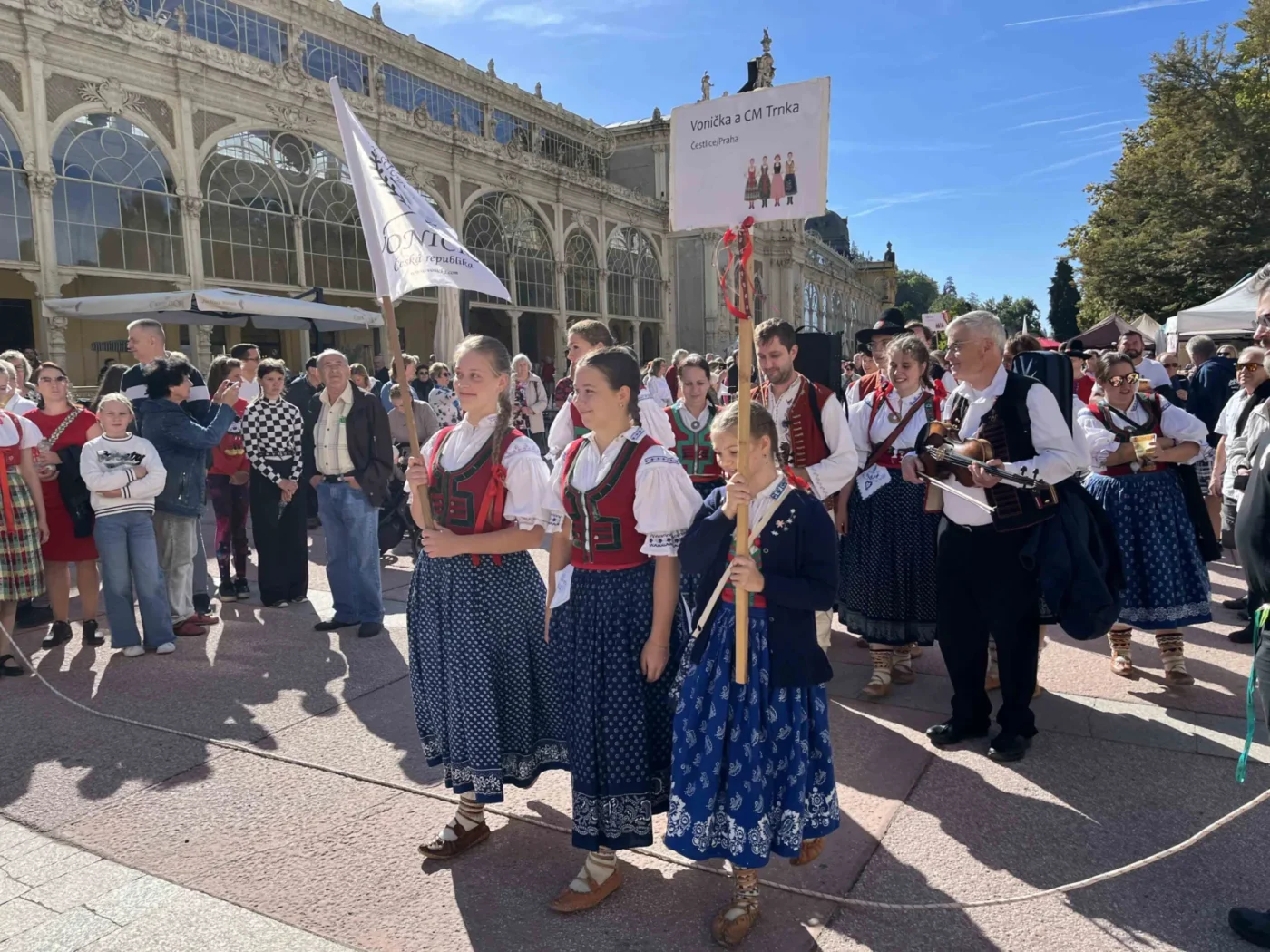 Vonička z Valašska a cimbálová muzika Trnka.