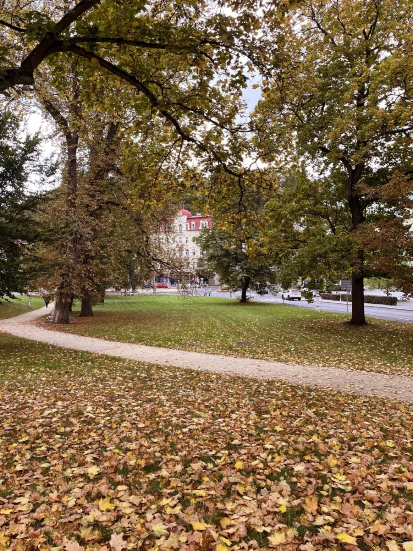 Babí léto v parcích Mariánských Lázní. 