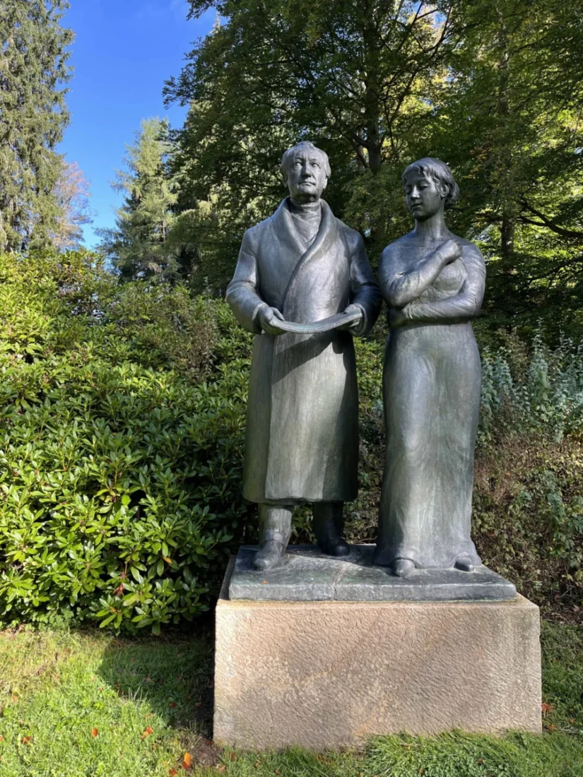 Sousoší Goethe a múza. 