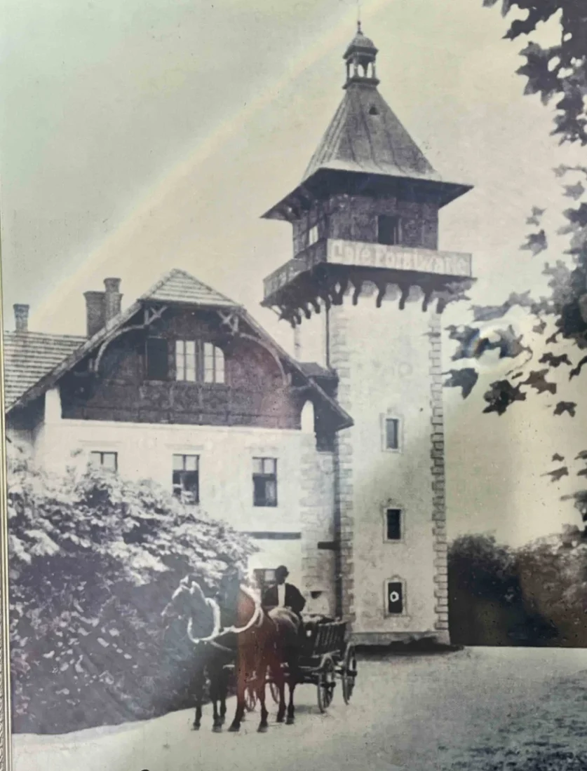Historický snímek rozhledny Kamzík. 