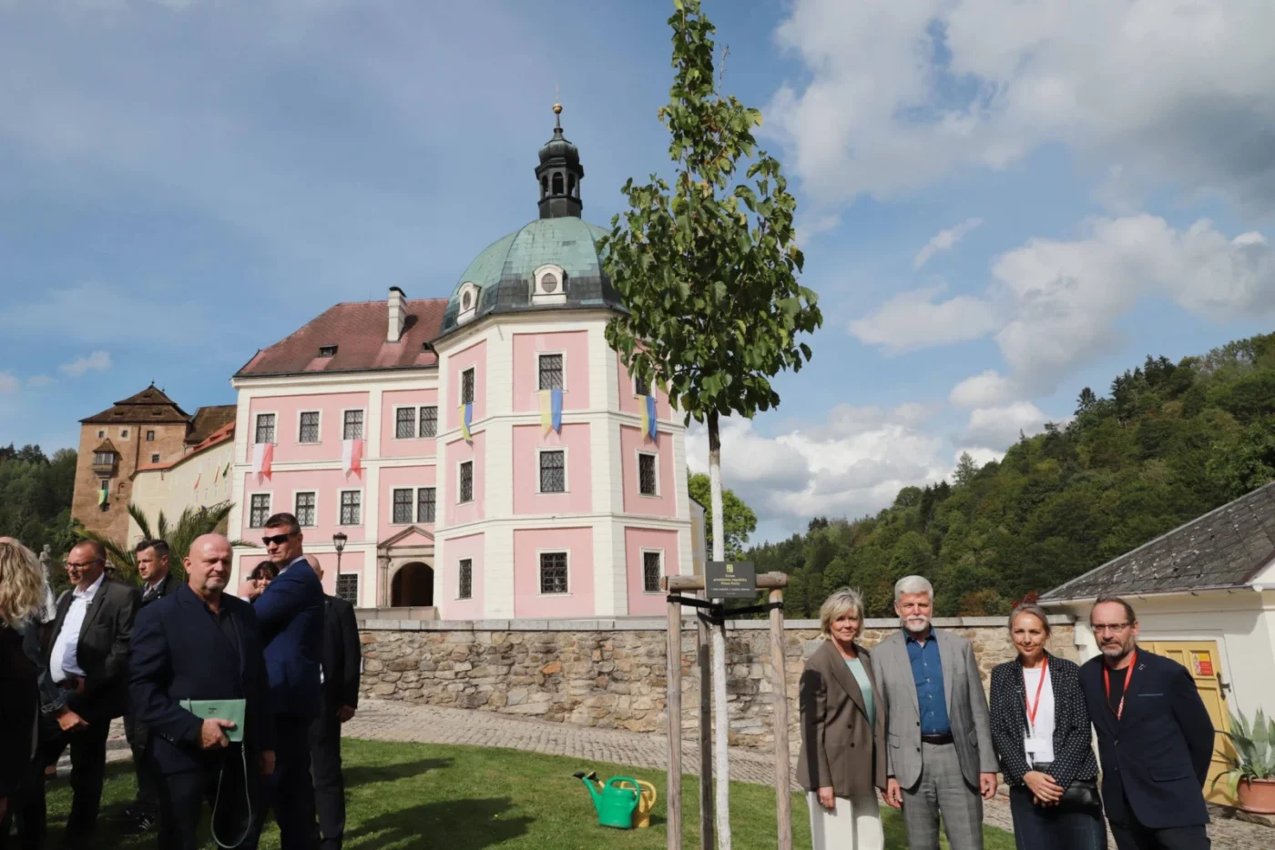 Společné foto prezidentského páru s rodinou kastelána u lísky.