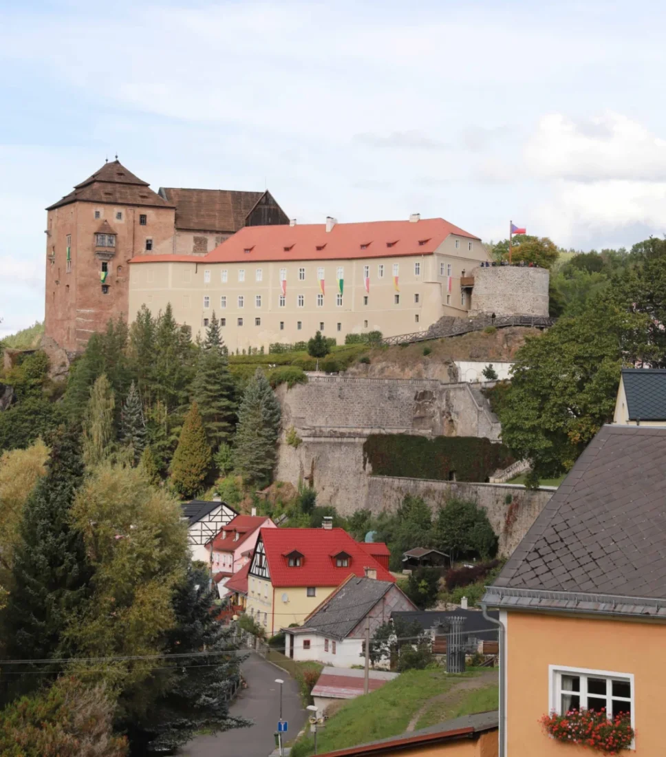 Zámek a hrad Bečov nad Teplou.