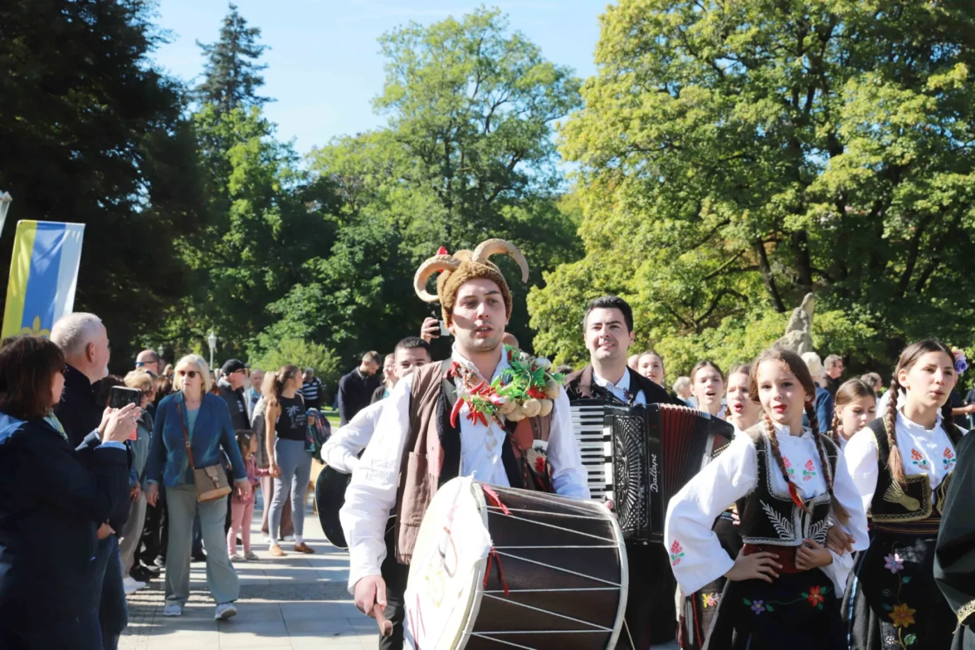Folklorní soubor ze Srbska.