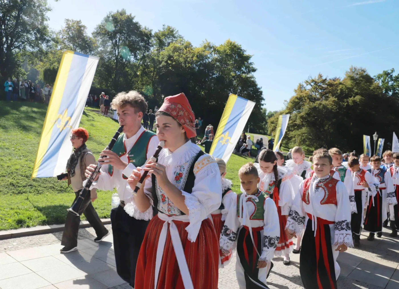 Štěpnička z Veselí nad Moravou v doprovodu cimbálové muziky Hrom.