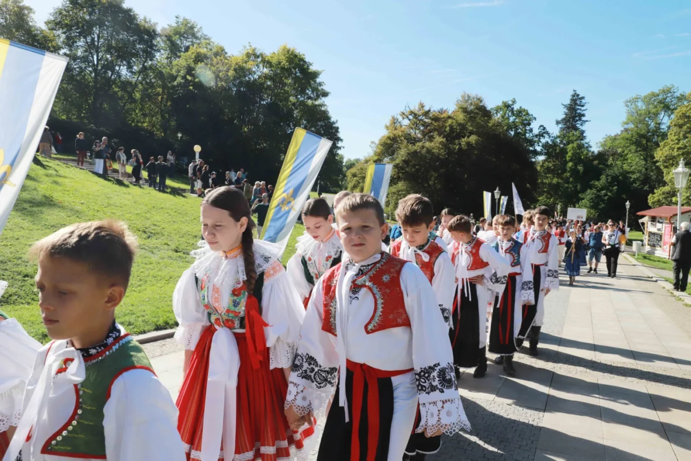 Štěpnička z Veselí nad Moravou v doprovodu cimbálové muziky Hrom.