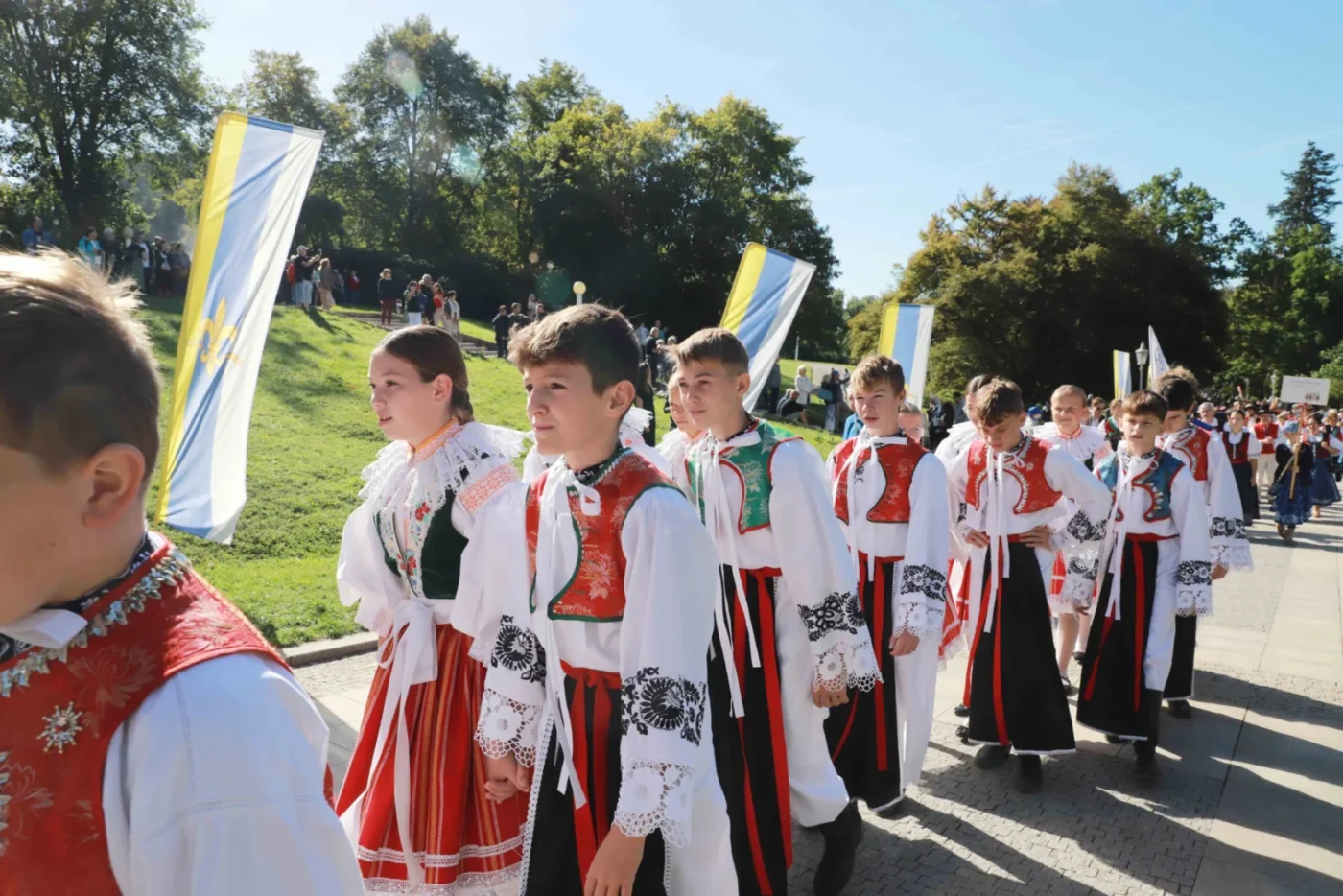 Štěpnička z Veselí nad Moravou v doprovodu cimbálové muziky Hrom.