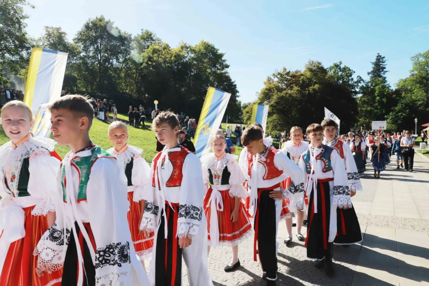 Štěpnička z Veselí nad Moravou v doprovodu cimbálové muziky Hrom.