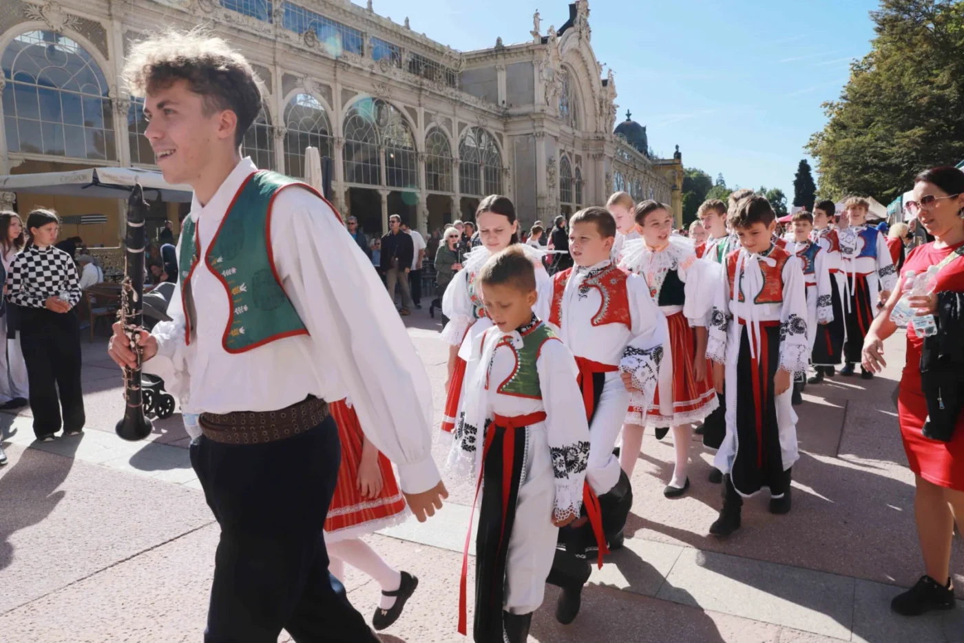 Štěpnička z Veselí nad Moravou v doprovodu cimbálové muziky Hrom.