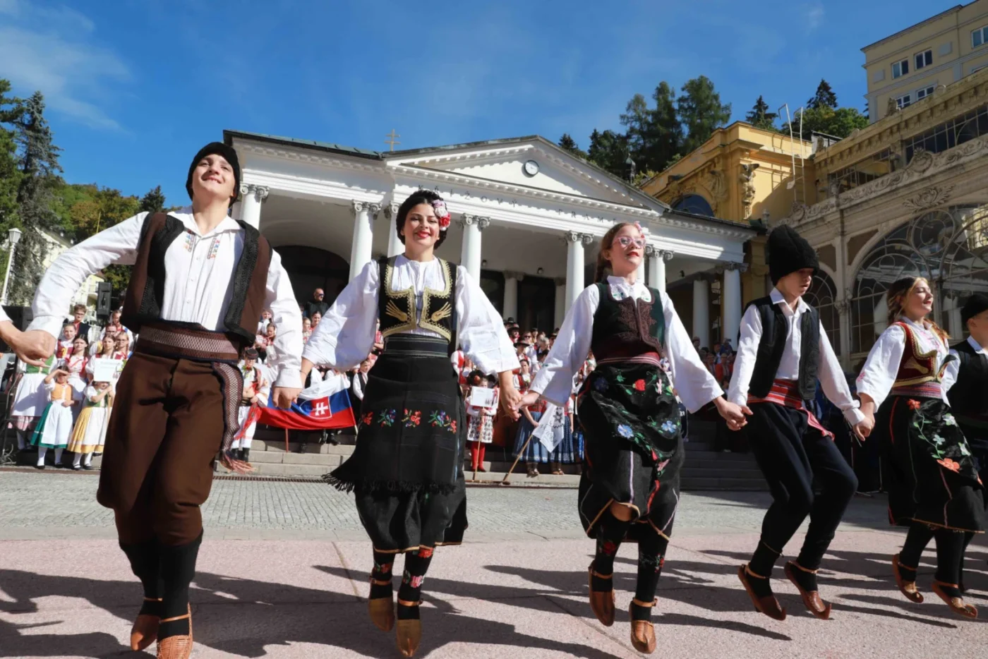 Folklorní soubor ze Srbska.