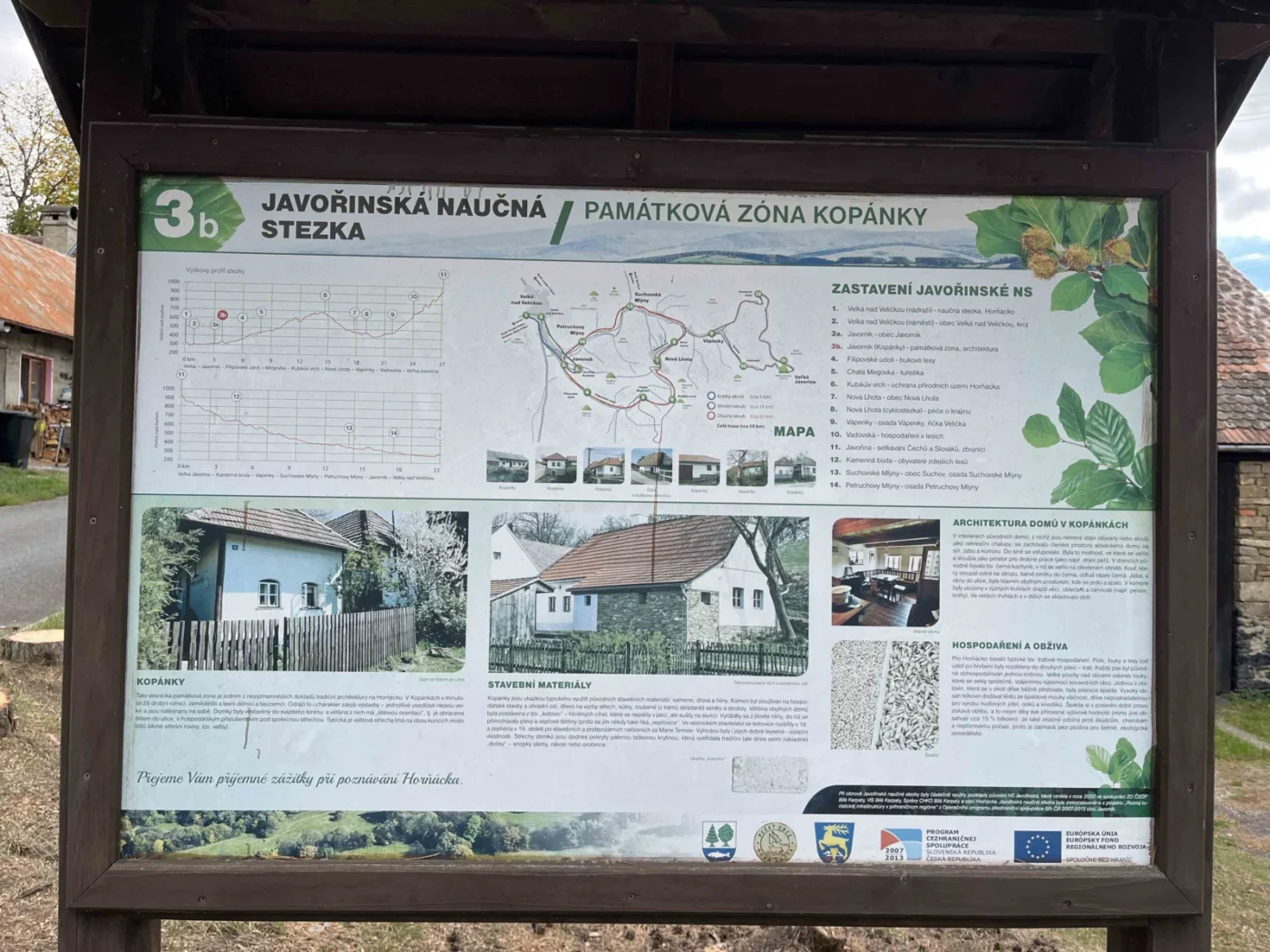 Informační tabule Javořinské naučné stezky. 